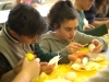 Писання писанок зі школярами Пеннабілі, Італія